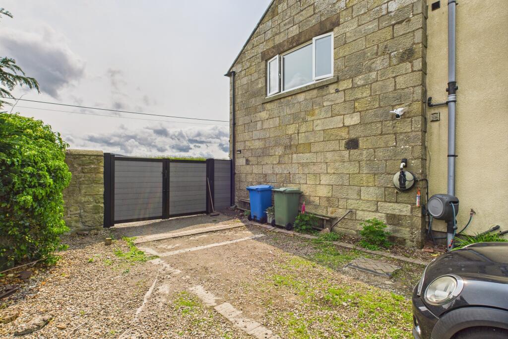 CAM04201G0-PR0085-STILL112