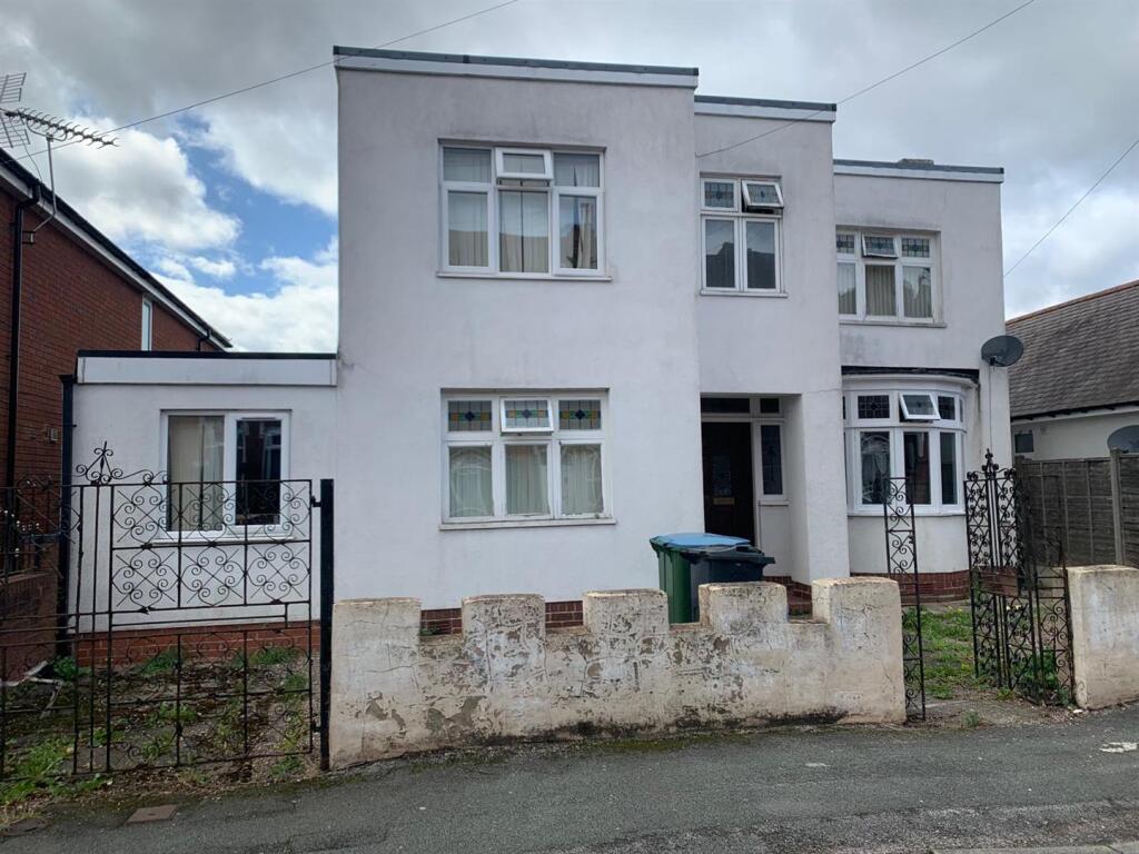 53 Highfield Road frontage 1.jpg