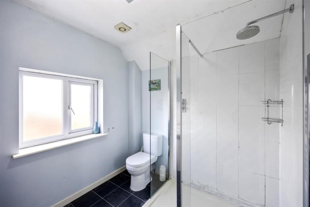 En-suite Shower Room/WC
