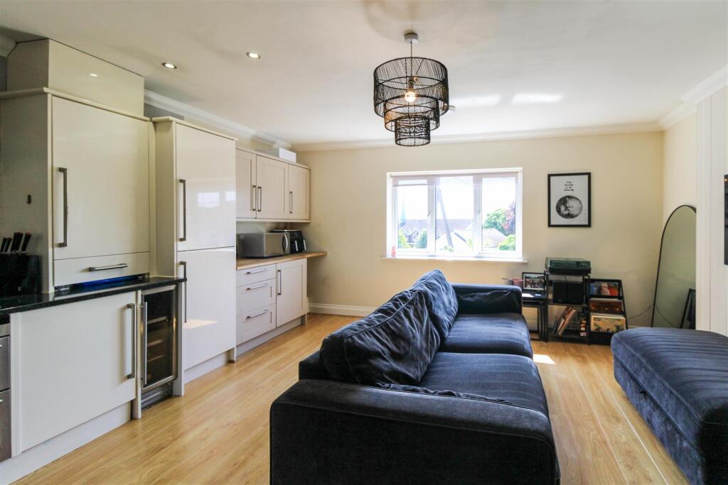 Open plan lounge/kitchen/dining space