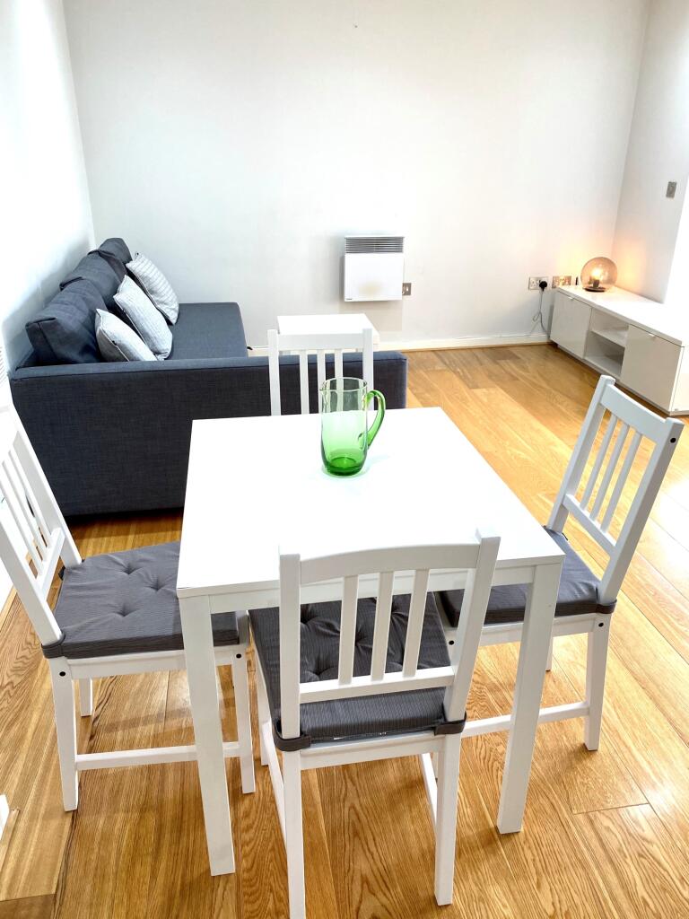 SH11 Dining table