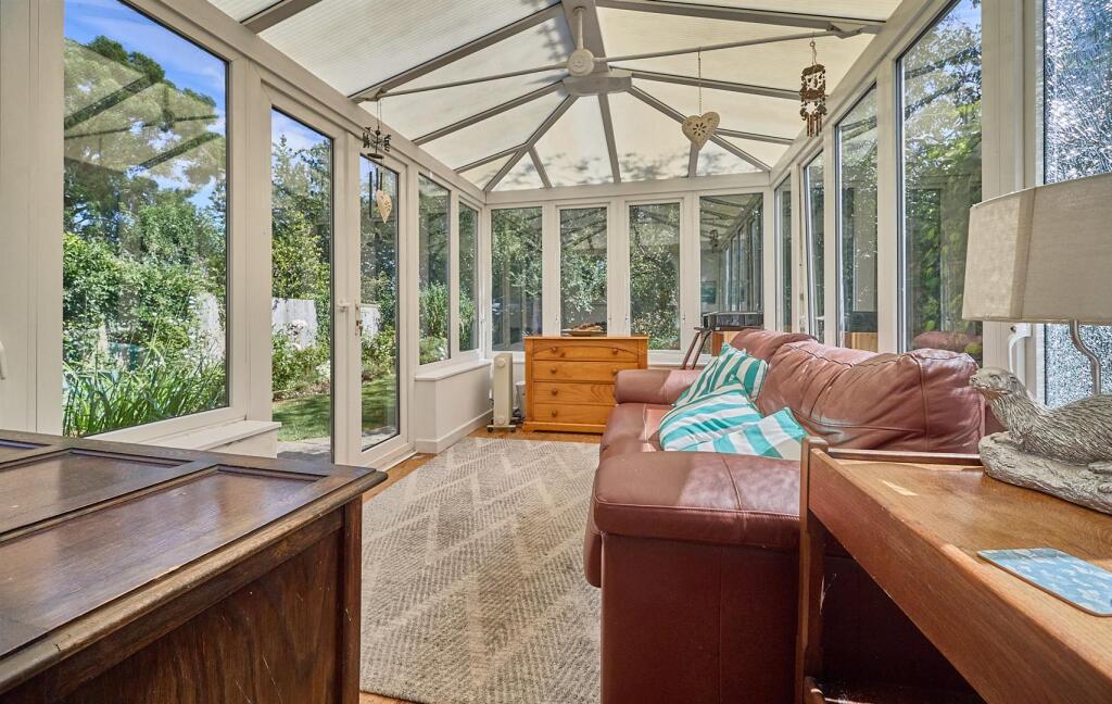 UPVC SUDG Conservatory to rear