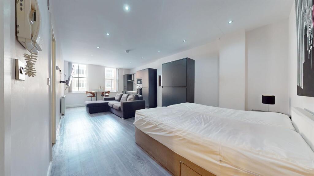 Coronation Walk To Let