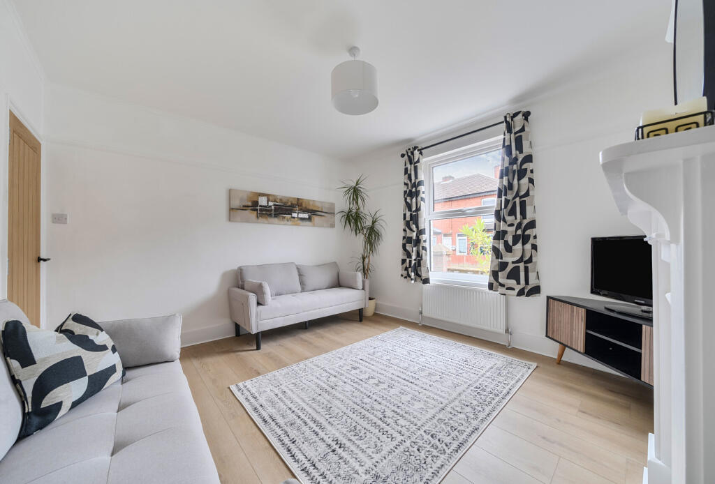 1365125-7-68e8d12...