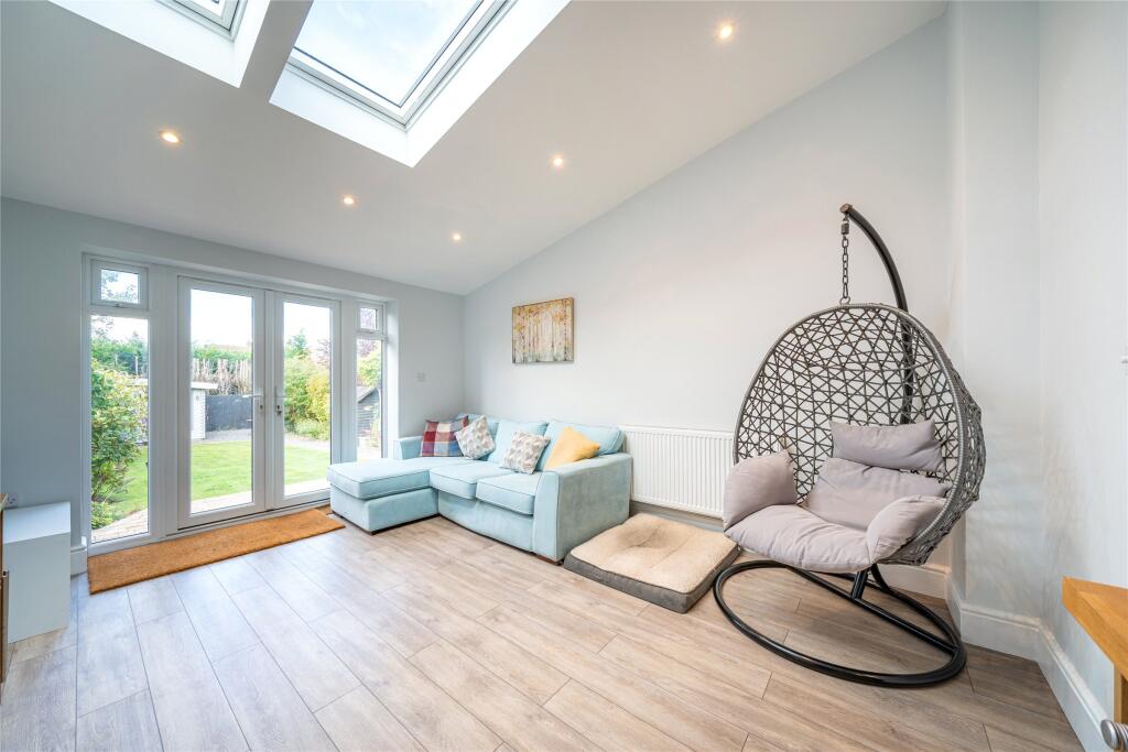 Living/Dining Area