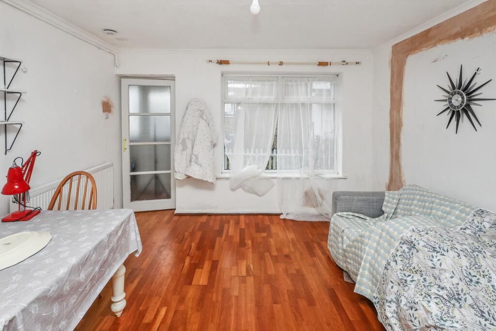 11 Langdon Court, Harlesden, London NW10 8SP