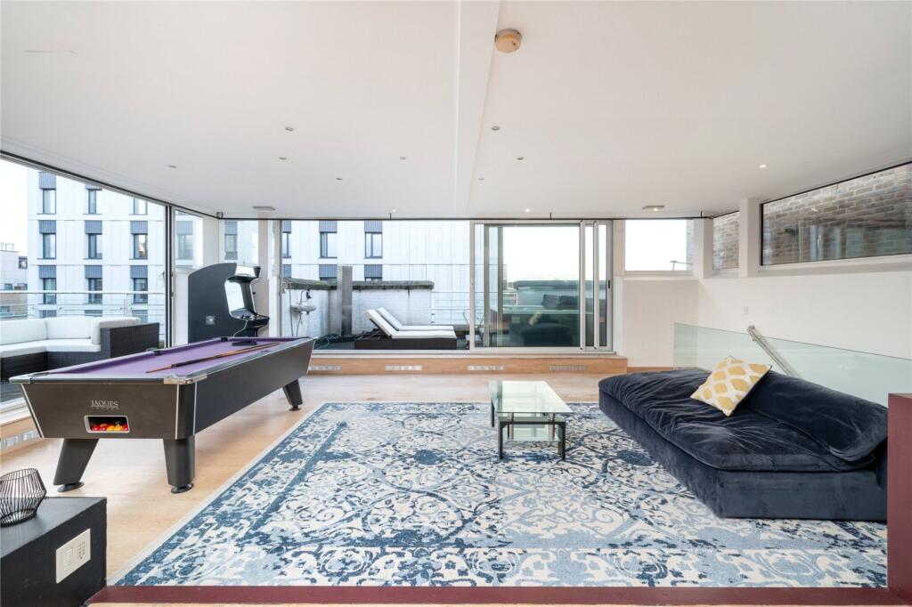 Flat 83 Mendip Court, Chatfield Road, Battersea, London, SW11 3UZ