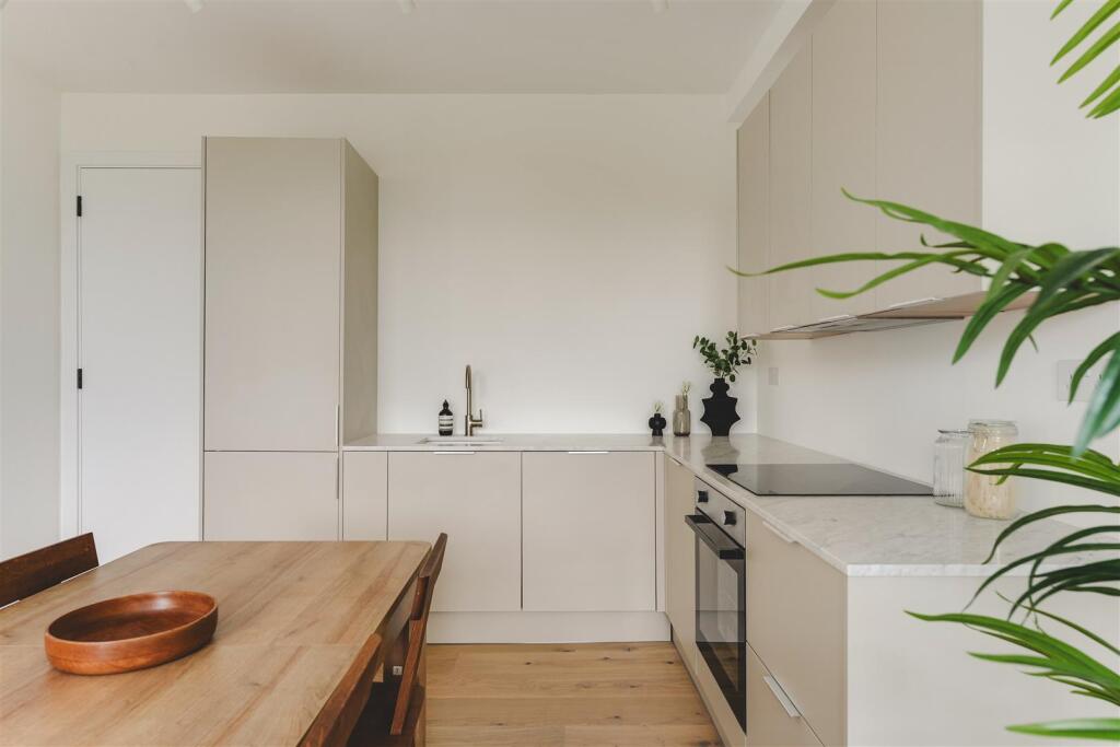 Clissold Crescent-21.jpg