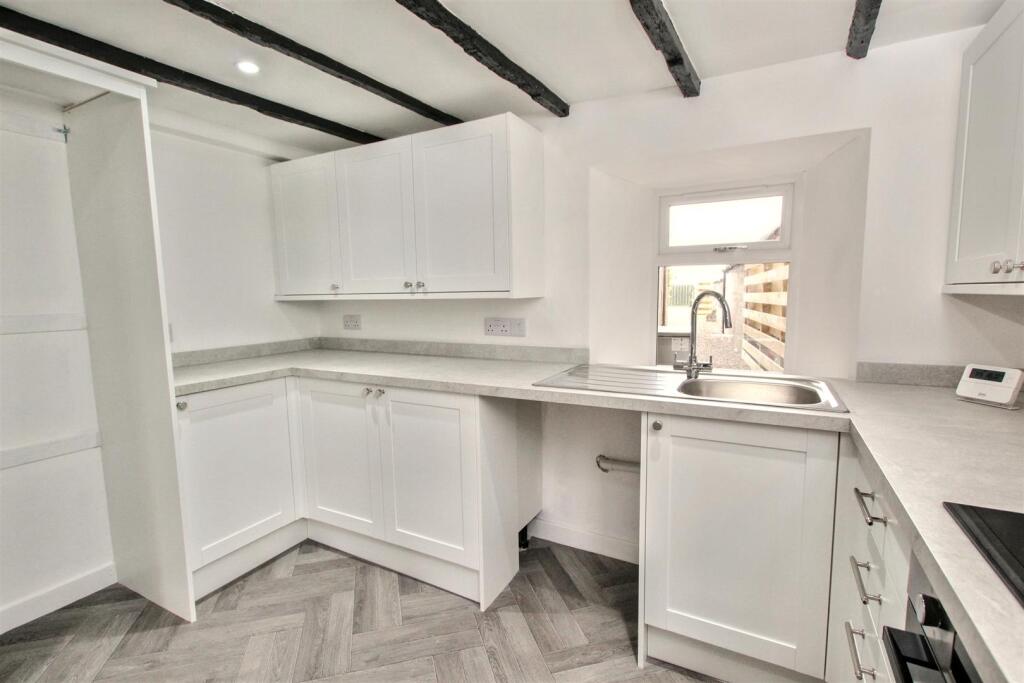 4- Kitchen.jpg
