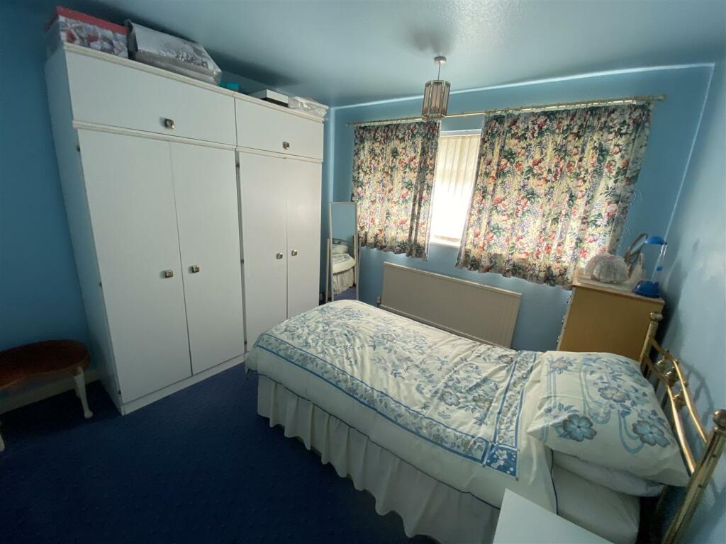 Bedroom no.2 rear double: