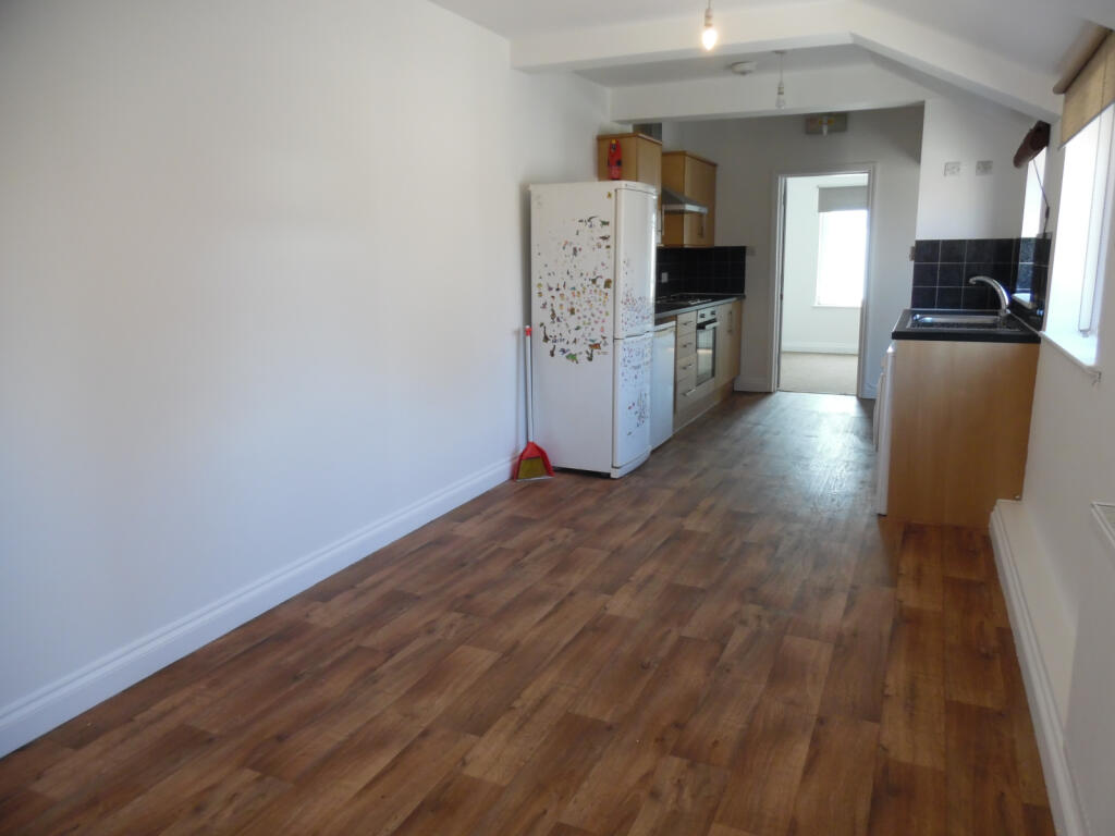 Kitchen / Lounge