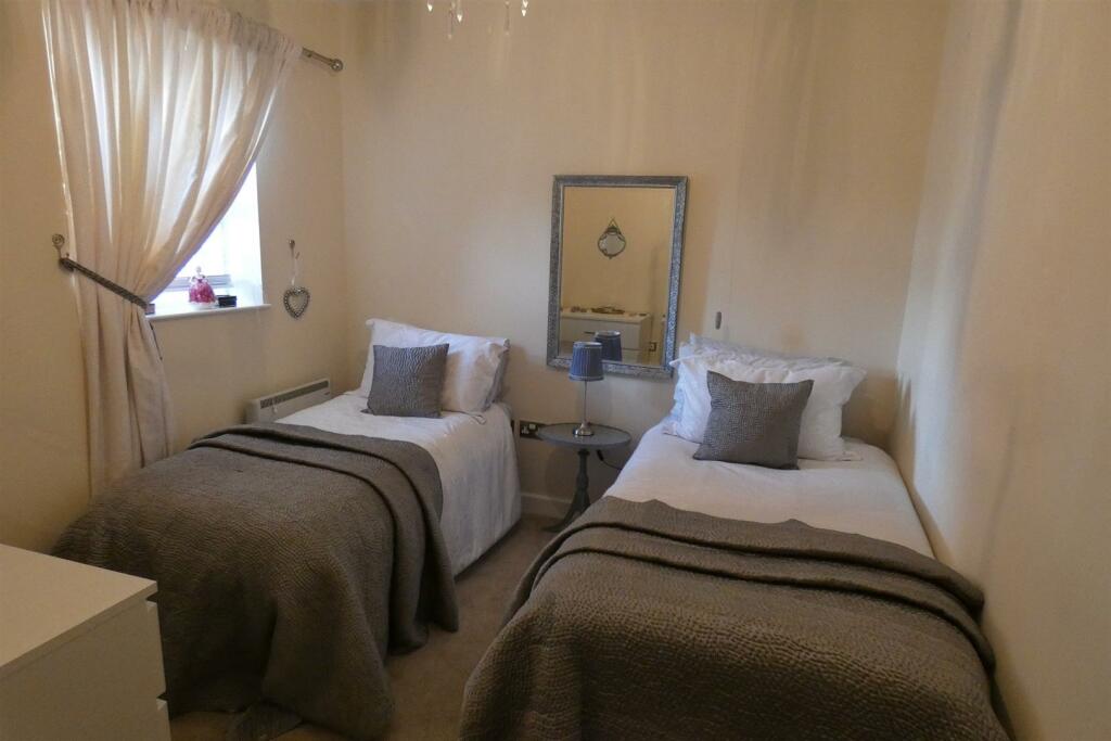 BEDROOM 2