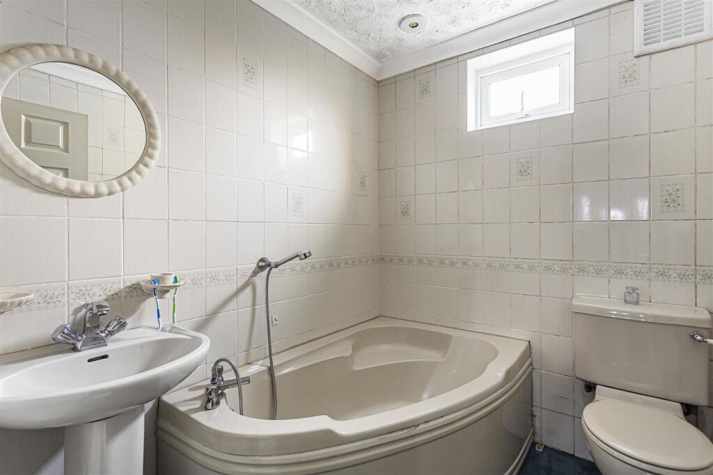 Bathroom  Ashford Crescent.JPG