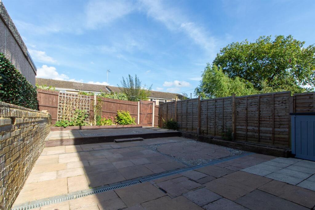 159 Hoblands - garden-3.jpg