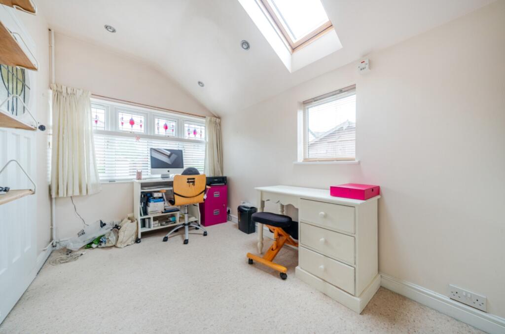 1300598-12-6835bac40165c