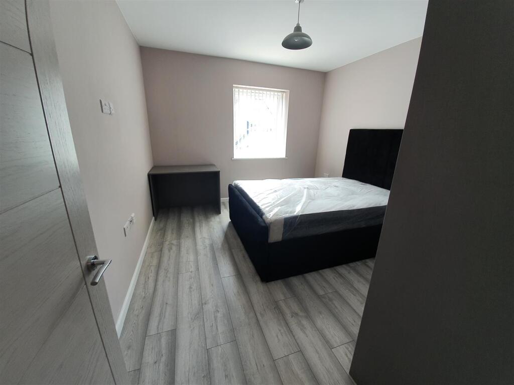 Flat 3_124510.jpg