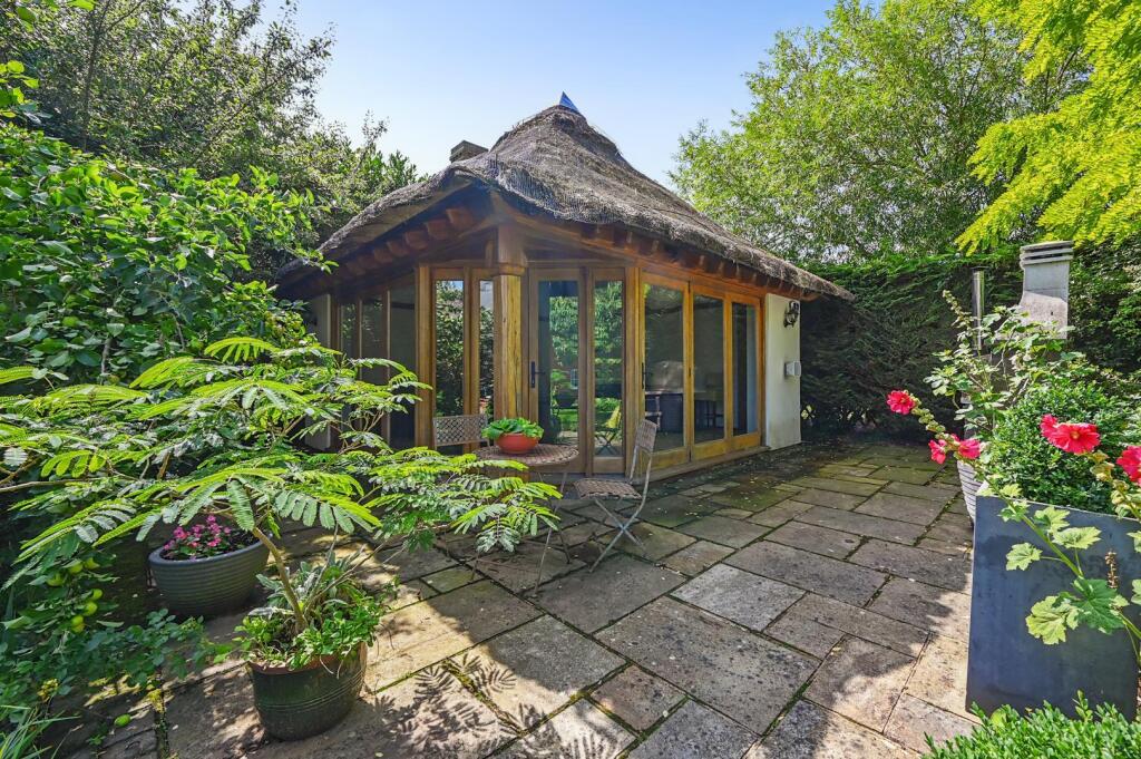 Tickham Cottage ME90HS (51).jpg