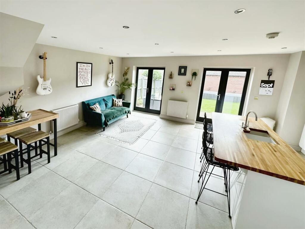 Living/ Dining Kitchen
