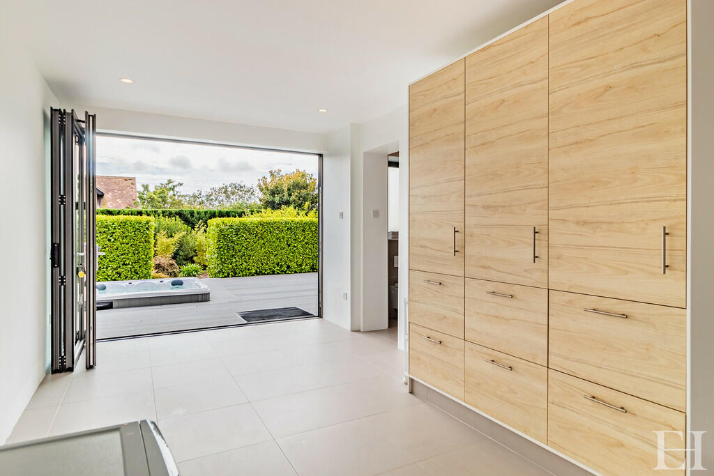 8623234-interiorW...