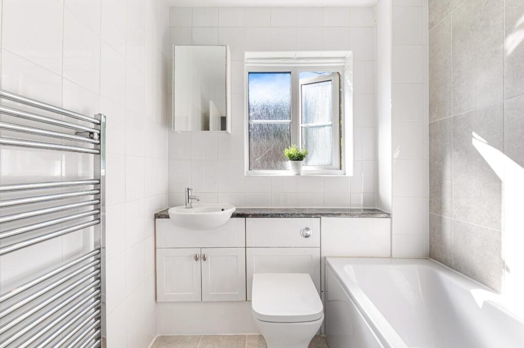 DE BURGH GARDENS (5).jpg