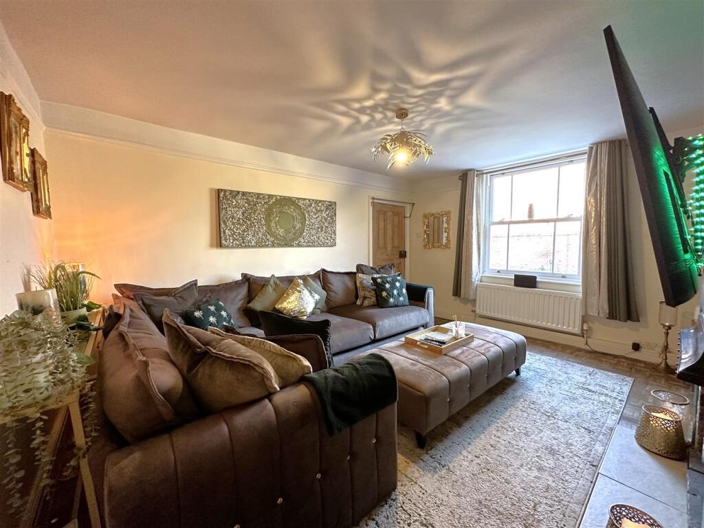 Lounge With Sash Sliding Windows 431