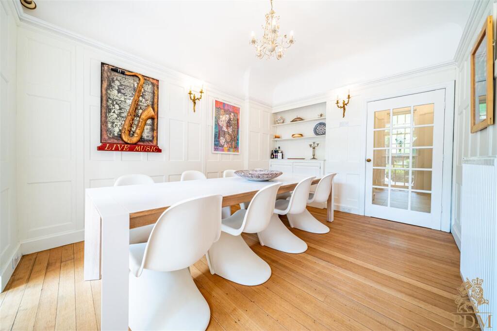 25044- 20 Arlington Drive_027.jpg