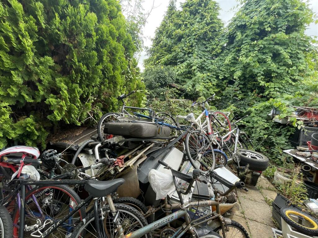 3-Bedroom Semi-detached house for auction -  (12).