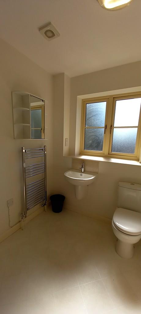 2nd floor bathroo...