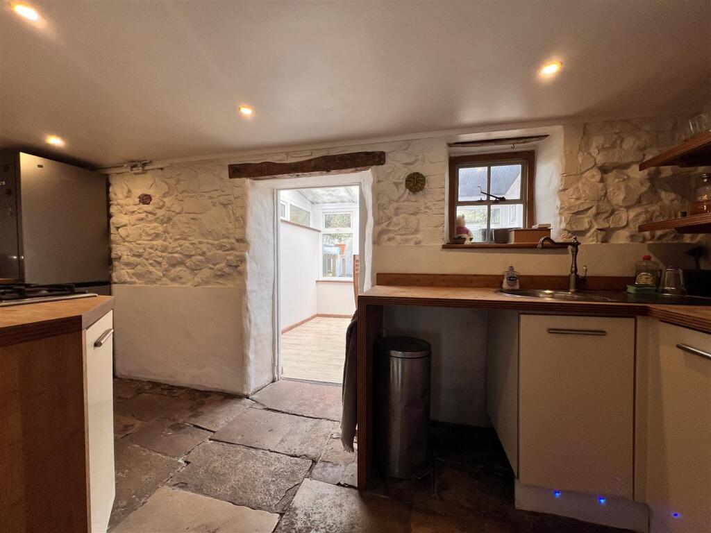 Kitchen: