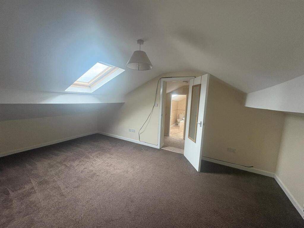 WhatsApp Image 2025-09-19 at 13.37.33 (5).jpeg