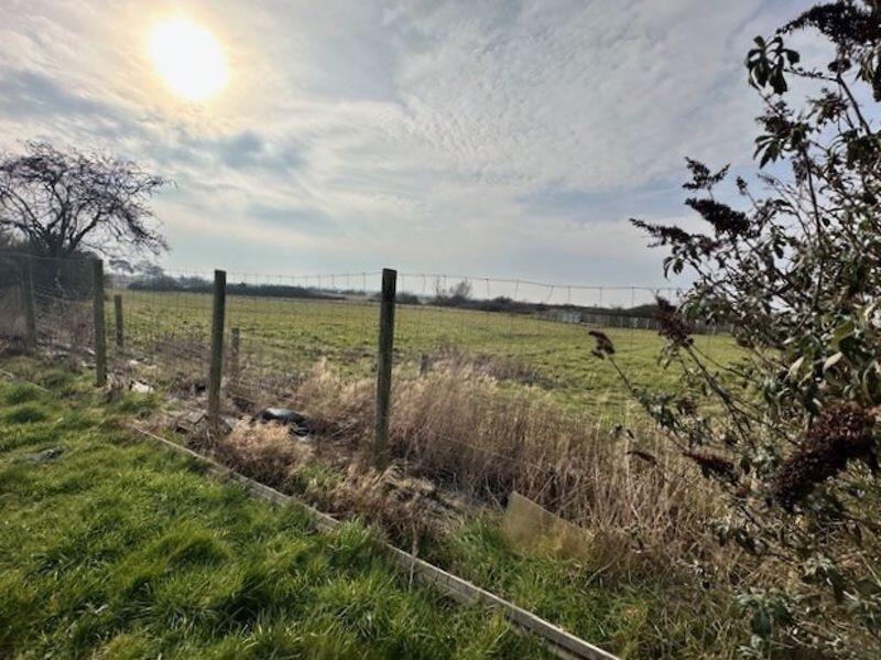 WILLOW CLOSE 
