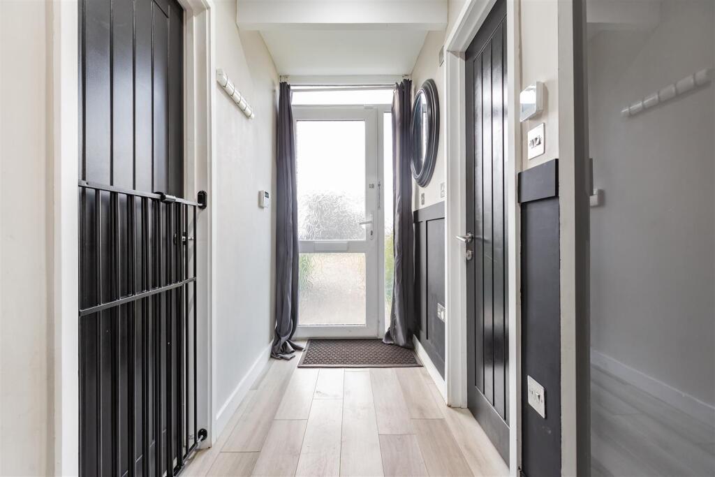 116 Knights Croft-HR14.jpg