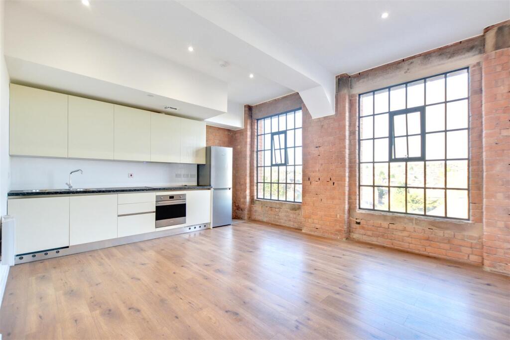 Living Kitchen_1.jpeg