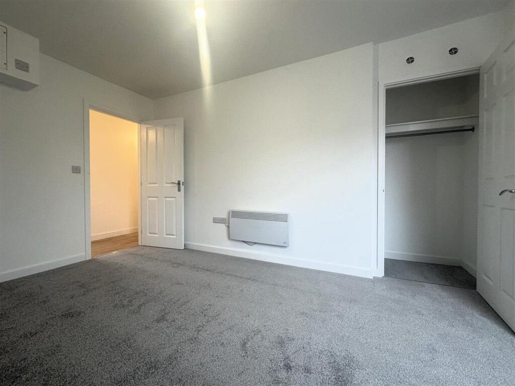 Bedroom 1 II.jpg