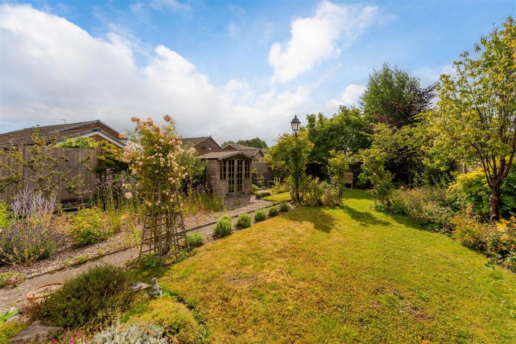 Beautiful Rear Garden