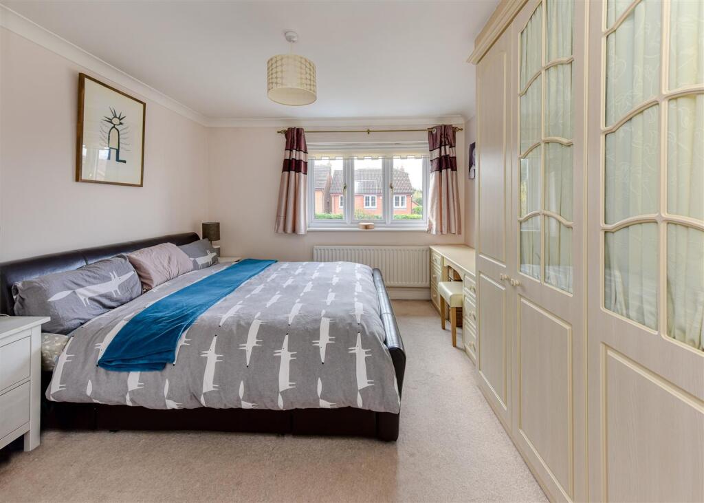 35 Penleigh Gardens-bed1.jpg