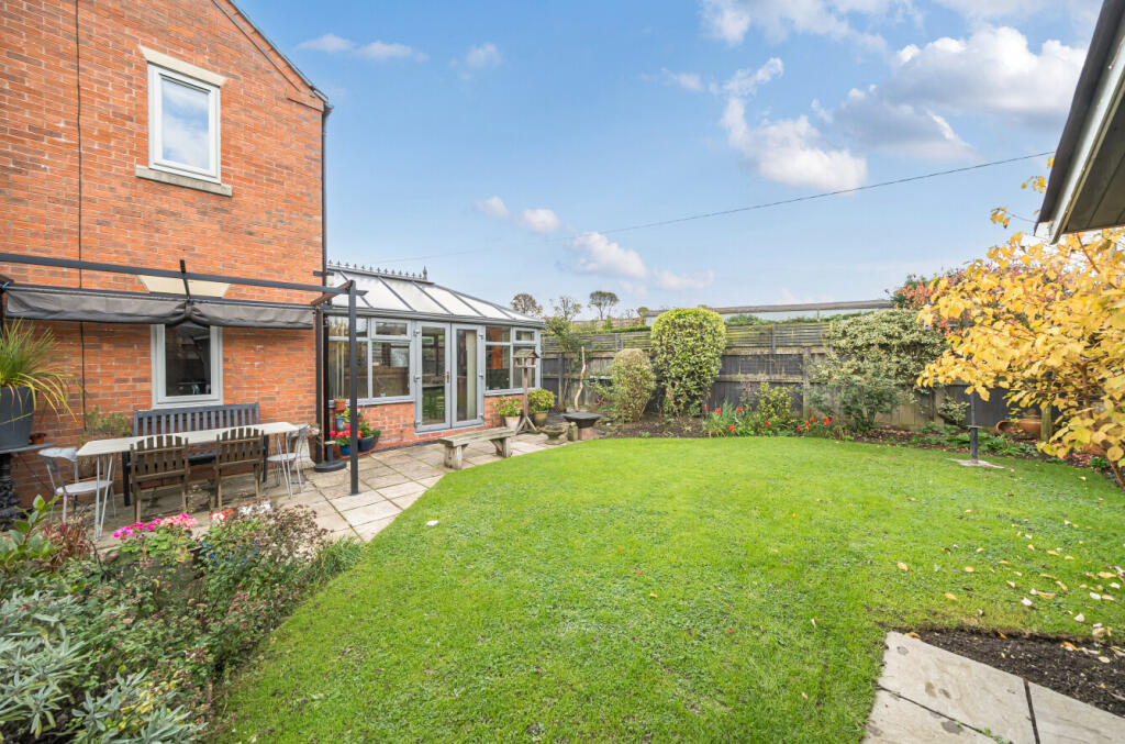 1370683-37-68f8b8...