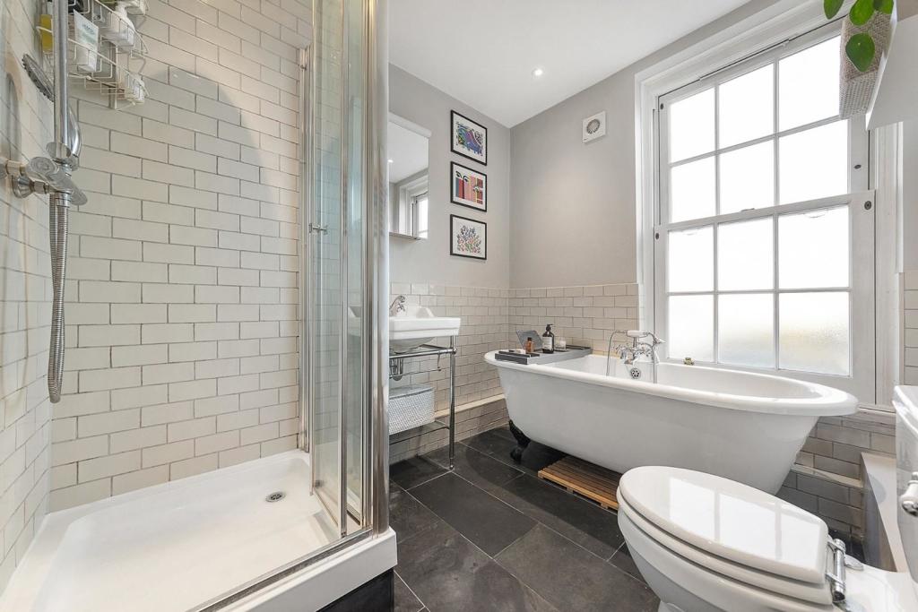 Bathroom (1).jpg