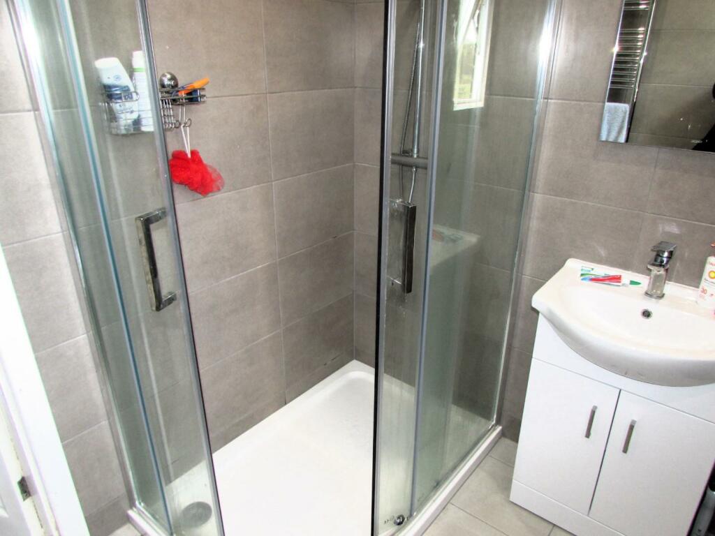 GraftonSt70bath2.JPG