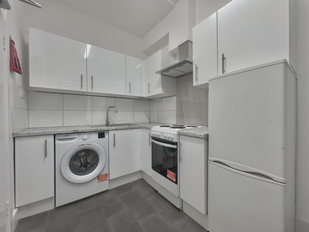 Studio Flat to rent on Thrale Road, Tooting, Lond