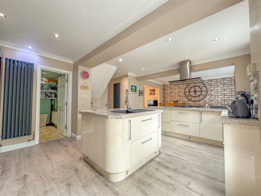 Wadebridge Drive - Image-15.jpg