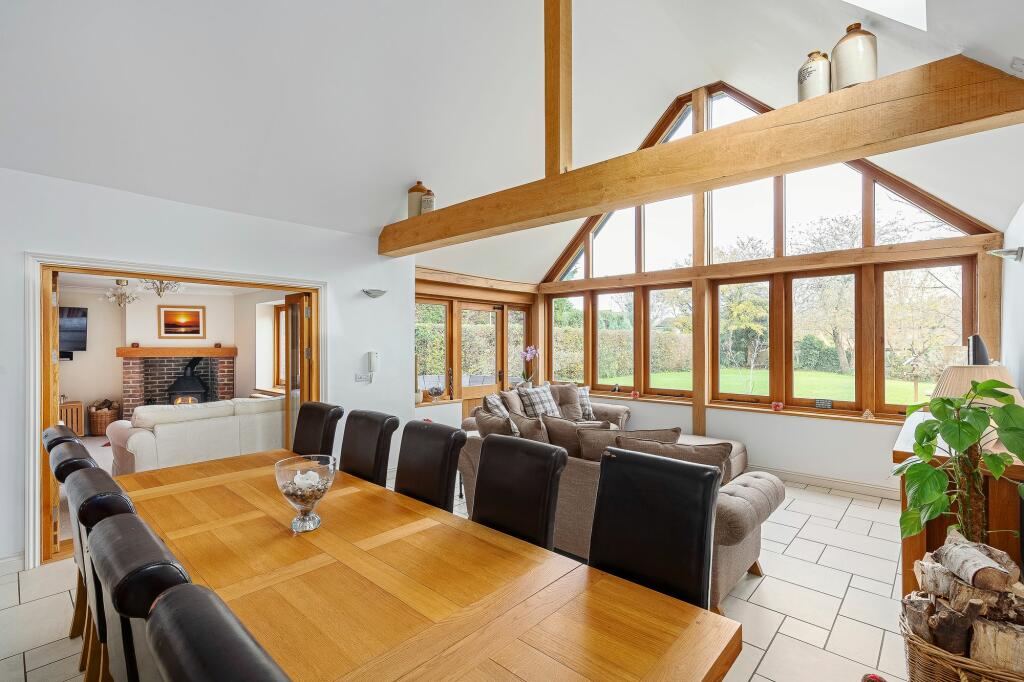 FAMILY ROOM / DINING AREA / KITCHEN