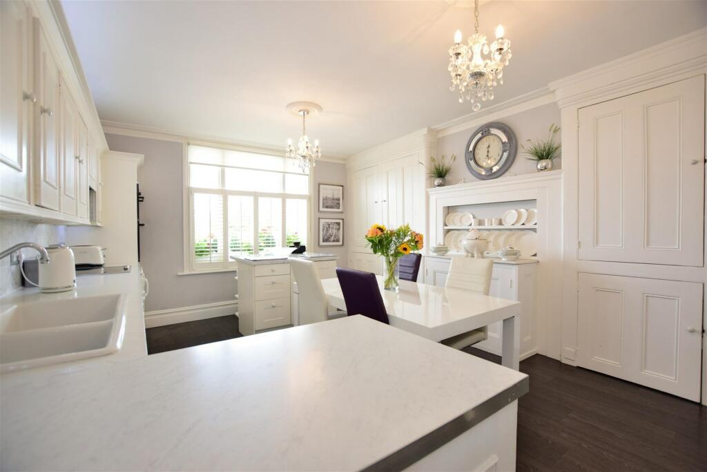 Kitchen/Breakfast Room