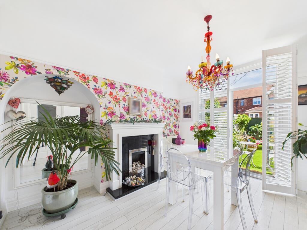 CAM02386G0-PR0135-STILL009