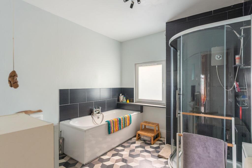 8D6RWH - Bathroom C.jpg