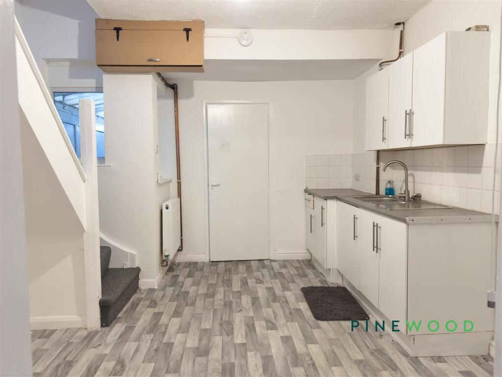 KITCHEN / DINER