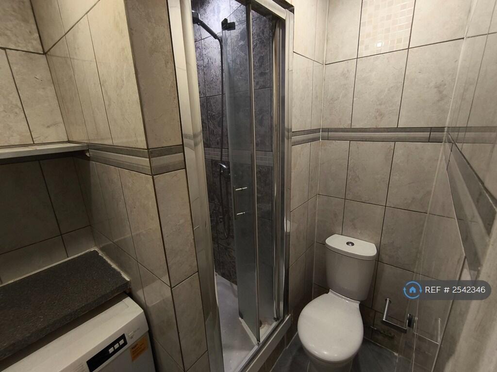 Bathroom Alternate View