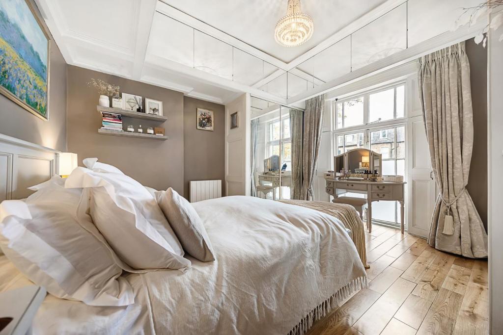 Master Bedroom (1).jpg