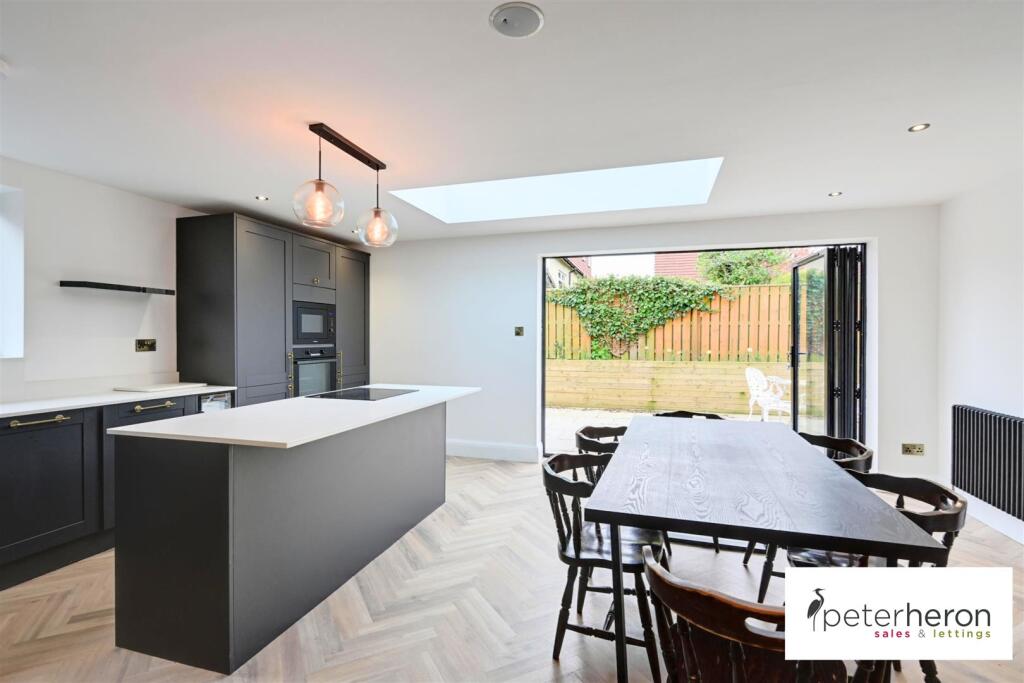 Open Plan Kitchen, Dining And Family Area