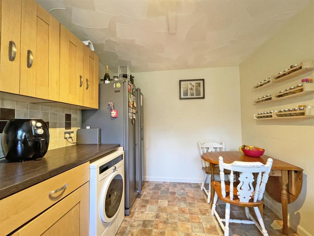 Ditton Court 7 - Kitchen 3.jpg